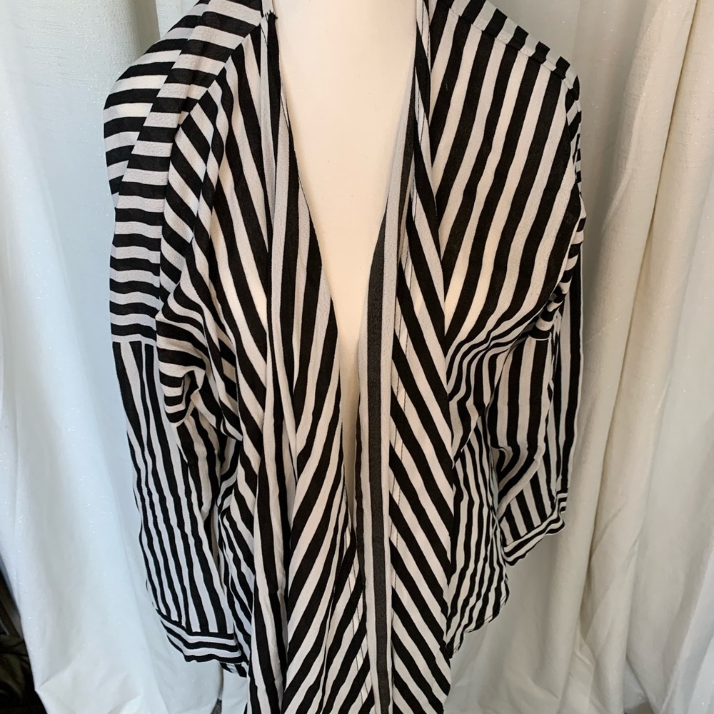 Black and white striped open cardigan-wrap